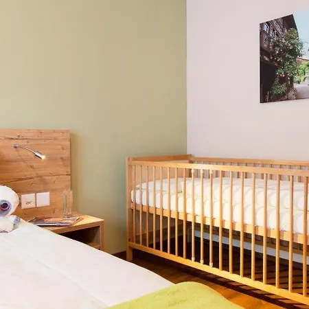 Apartment Sleeps 4 Wifi T425788 *
